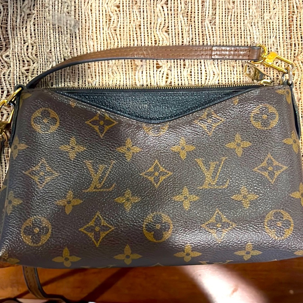 Louis Vuitton Pallas Clutch Canvas w/Black Shoulder And Crossbody Bag 8.3in